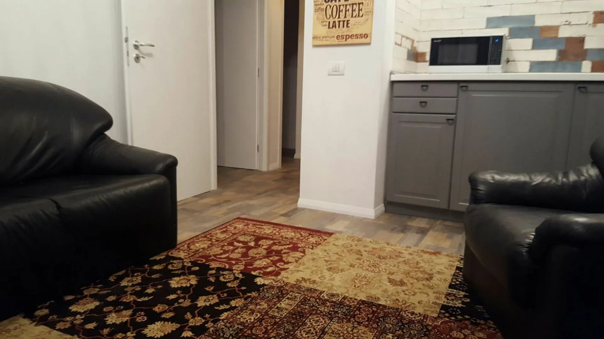 Eftimiu Luxury Apartment联系方式